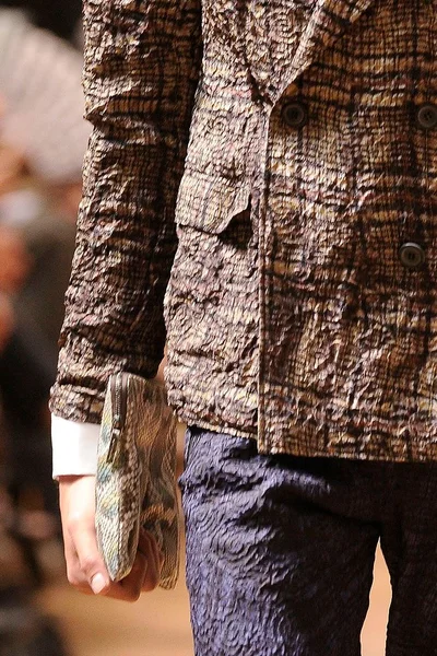 Look 80